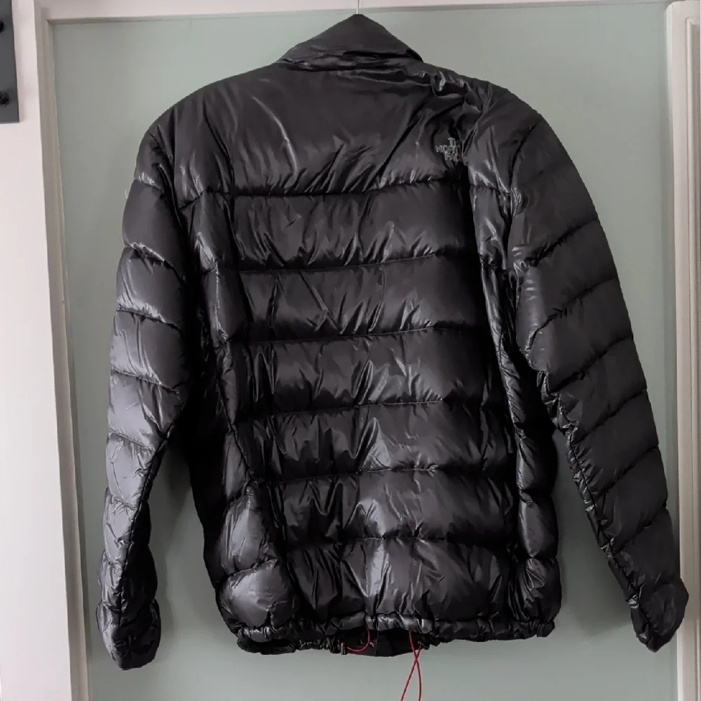 The North Face Men's Dark Gray Puffer Jacket - Picture 4 of 4
